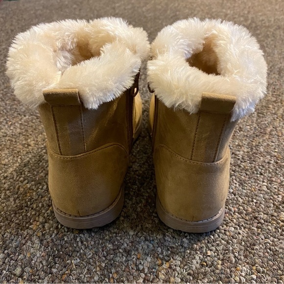 Cat And Jack Boots Size 4 Girls  Zips On Each Side - Picture 4 of 10